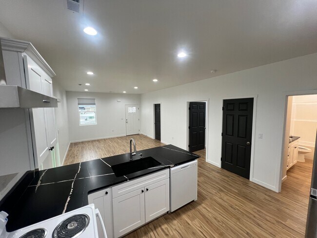 119 Grant Dr, Unit B in Ephrata, WA - Foto de edificio - Building Photo