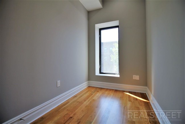 229A Vernon Avenue in Brooklyn, NY - Building Photo - Floor Plan