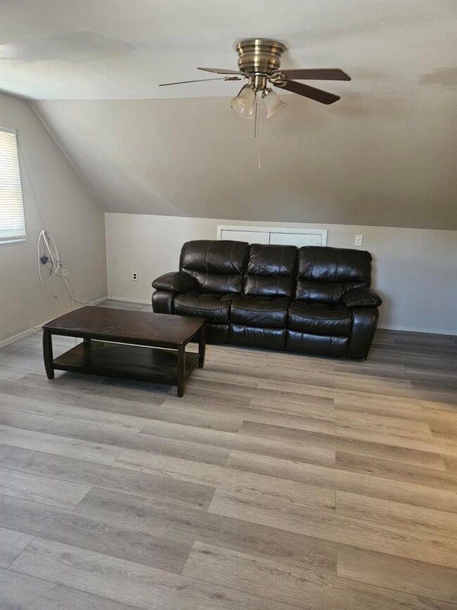 228 N Erie Ave in Lindenhurst, NY - Building Photo - Building Photo