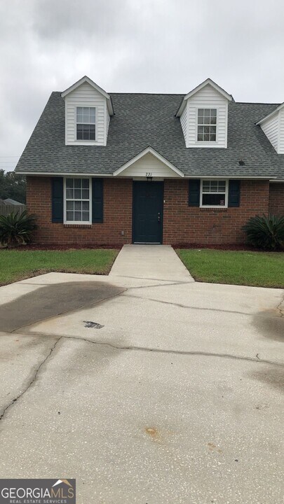 221 Madison Ave in St. Marys, GA - Building Photo