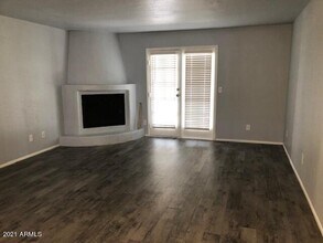 15402 N 28th St in Phoenix, AZ - Foto de edificio - Building Photo
