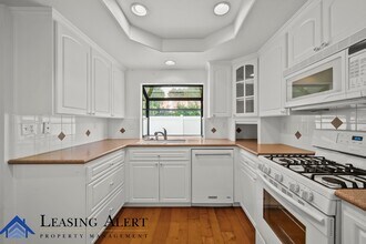 19981 Ave Of The Oaks in Santa Clarita, CA - Building Photo - Building Photo