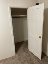 826 Cherry St, Unit Cherry, 826A in Oshkosh, WI - Building Photo - Building Photo