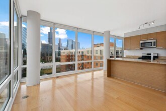 24 S Morgan Apartments in Chicago, IL - Building Photo - Building Photo