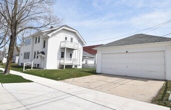 5831 W Rogers St, Unit UpperUnit-B in West Allis, WI - Building Photo - Building Photo