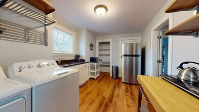 16 Linder Terrace in Newton, MA - Foto de edificio - Building Photo