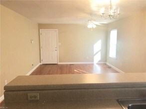 829 W 47th St in Norfolk, VA - Foto de edificio - Building Photo