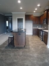 324 Stinson Loop in Redding, CA - Building Photo - Building Photo