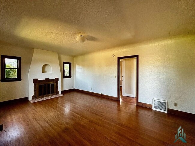 413 S Main St in Lebanon, OR - Building Photo - Building Photo