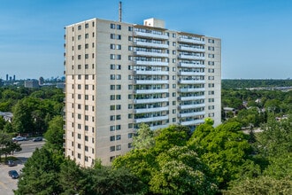 Sunrise Towers in Toronto, ON - Building Photo - Building Photo