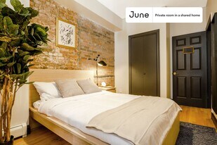 356 W 39th St in New York, NY - Building Photo
