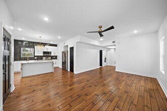 4754 Sunbeam St-Unit -B in Houston, TX - Building Photo - Building Photo