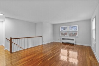 102 Blachley Rd in Stamford, CT - Building Photo - Building Photo