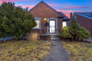 This beautifully updated 4-bedroom, 2-bath single-family home is ready for move-in!, Unit 04309 in Detroit, MI - Building Photo