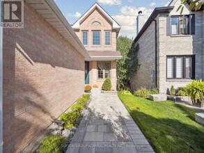 24 Dawlish Ave in Aurora, ON - Building Photo - Building Photo