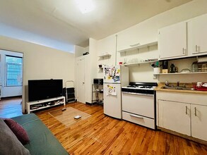 344 E 9th St in New York, NY - Building Photo - Building Photo