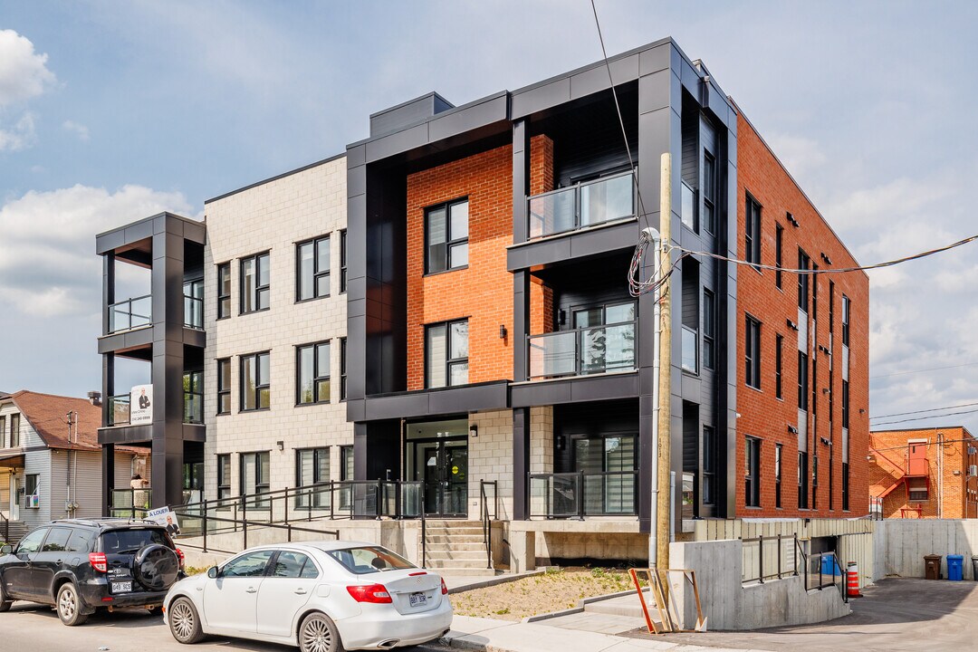 1015 Jarry Boul in Laval, QC - Building Photo