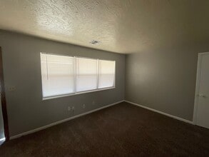 2801 SW 54th Pl in Oklahoma City, OK - Building Photo - Building Photo