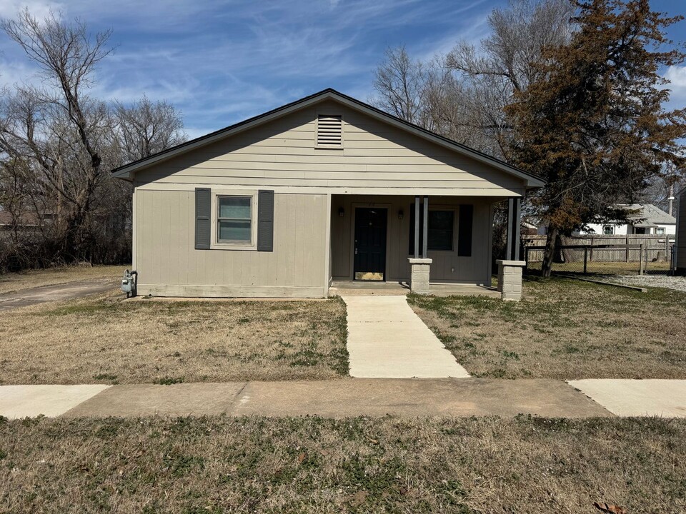 414 W College St in Broken Arrow, OK - Building Photo