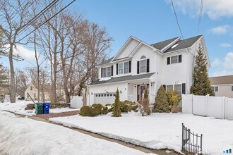 240 Highland Ave in Stratford, CT - Building Photo - Building Photo