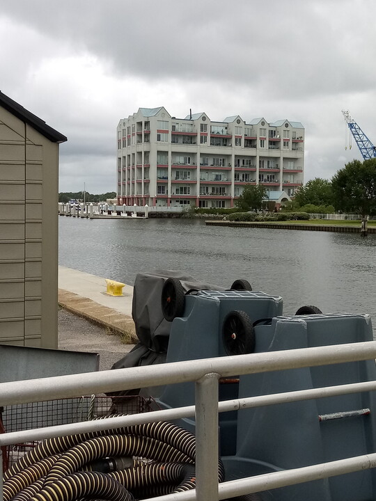 The Pier Condominium in Norfolk, VA - Foto de edificio