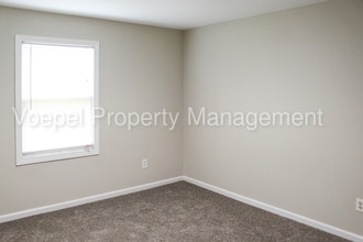 8738 Thompson Ave in Independence, MO - Building Photo - Building Photo