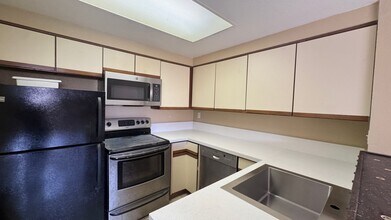 3939 Nobel Dr in San Diego, CA - Building Photo - Building Photo