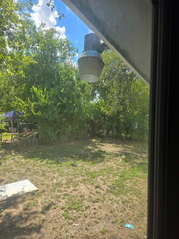 2406 S Laredo St in San Antonio, TX - Foto de edificio - Building Photo