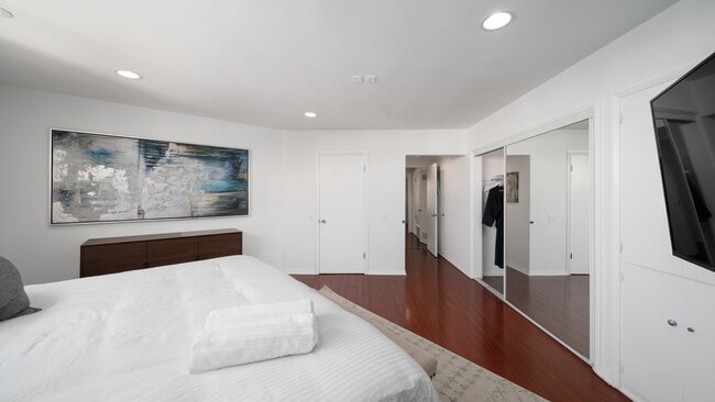 223 S Lasky Dr in Beverly Hills, CA - Building Photo - Building Photo