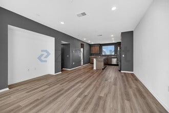 5252 Beachfront Cove in San Diego, CA - Foto de edificio - Building Photo