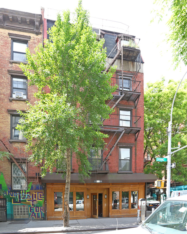 176 Elizabeth St in New York, NY - Foto de edificio - Building Photo