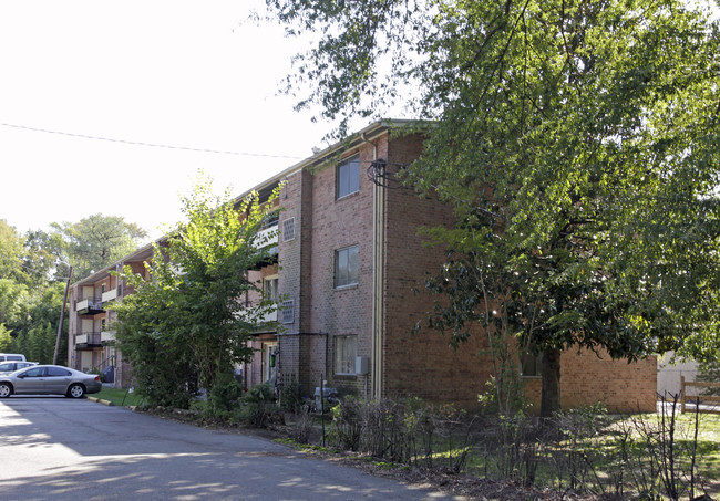 Cedarwood Apartments in Richmond, VA - Foto de edificio - Building Photo