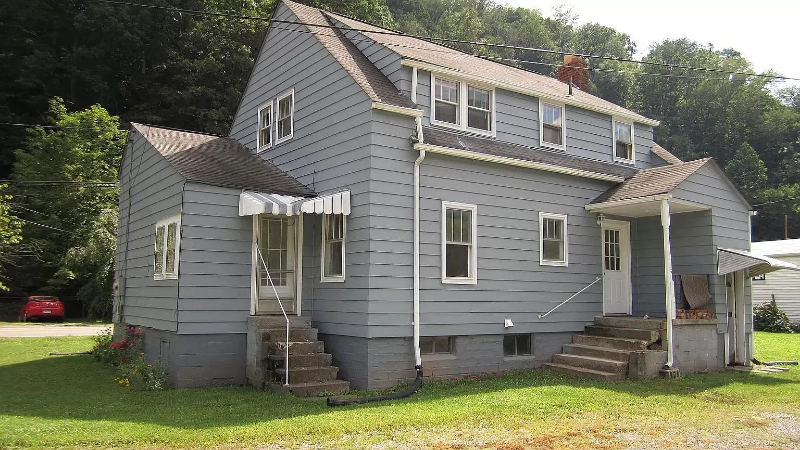 23 Washington St in Webster Springs, WV - Building Photo