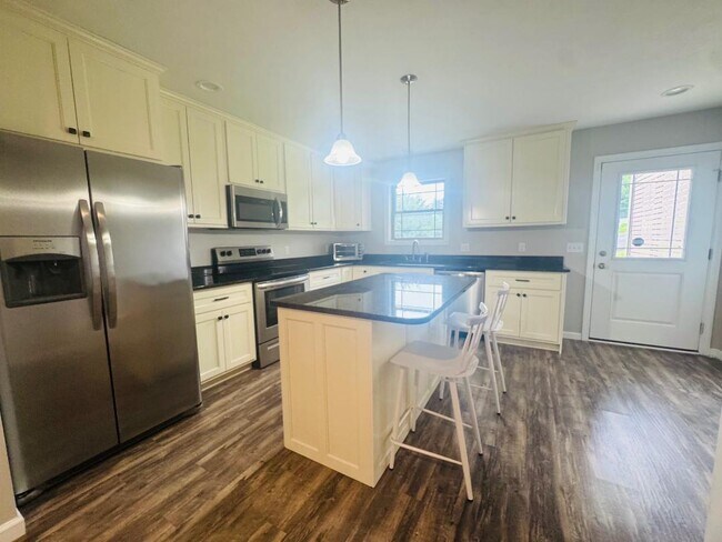 811 Riverview Ln in Pleasant Valley, WV - Building Photo - Building Photo