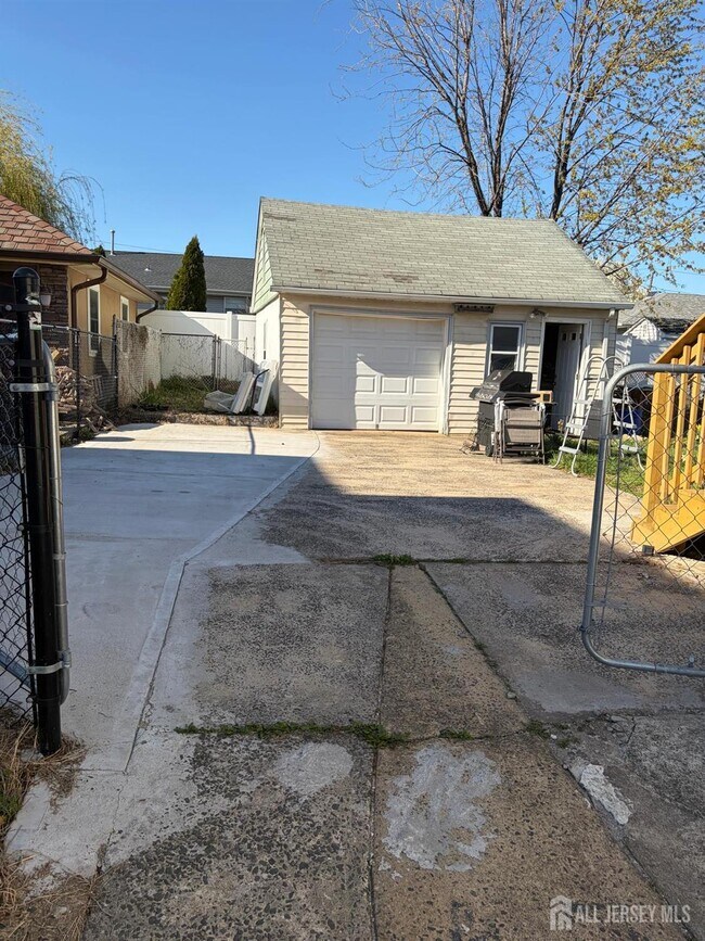 138 Luther Ave in Perth Amboy, NJ - Building Photo - Building Photo