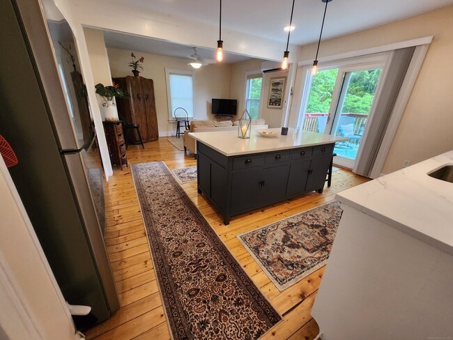 6 Coburn Ave in Stonington, CT - Building Photo - Building Photo
