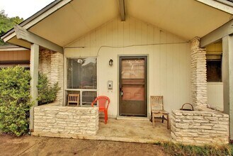 1740 Rutland Dr in Austin, TX - Building Photo - Building Photo