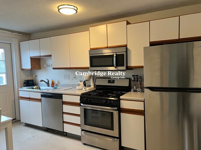 90A Dexter Ave, Unit T in Watertown, MA - Building Photo - Building Photo