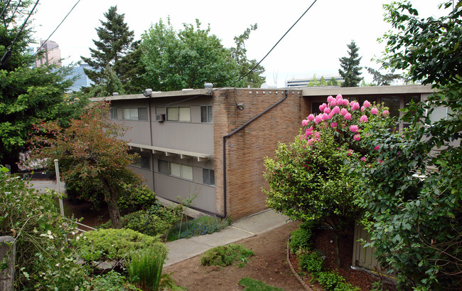 Glencourt Apartments in Bellevue, WA - Building Photo - Building Photo