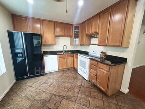 6333 College Grove Way in San Diego, CA - Building Photo - Building Photo