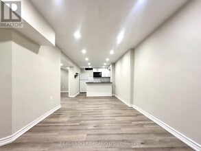 60 Steepleview Crescent in Richmond Hill, ON - Building Photo - Building Photo