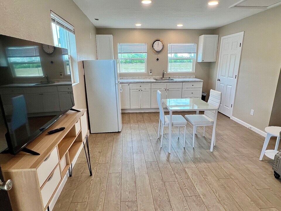 2390 Jr St in Orange City, FL - Building Photo