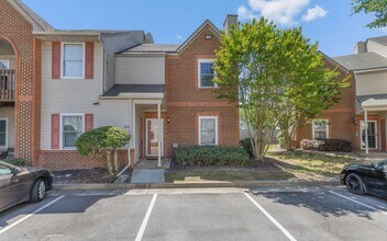 889 Gas Light Ln in Virginia Beach, VA - Building Photo - Building Photo