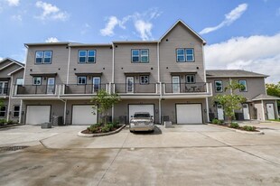 5262 Ella Blvd in Houston, TX - Building Photo