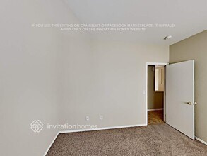 2352 E Hazeltine Way in Chandler, AZ - Foto de edificio - Building Photo