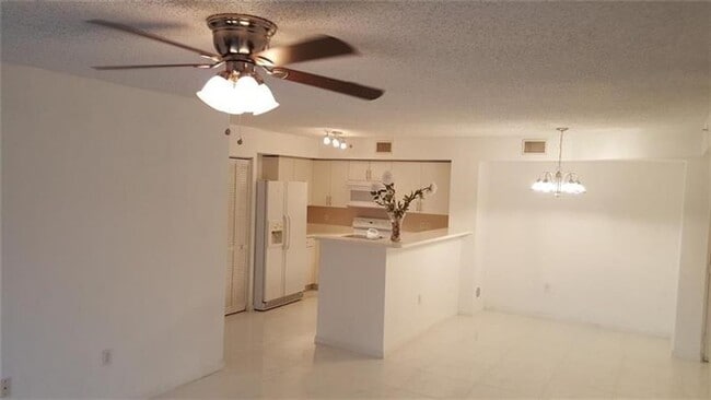 4856 N State Rd 7 in Coconut Creek, FL - Building Photo - Building Photo