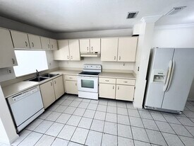 8032 NW 29th St in Sunrise, FL - Building Photo