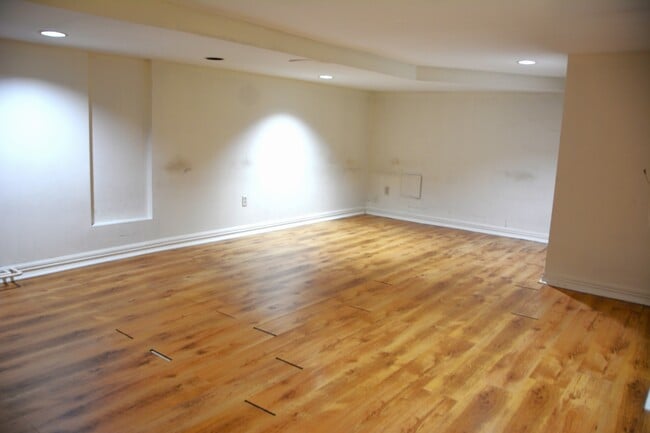 property at 7 Centre St