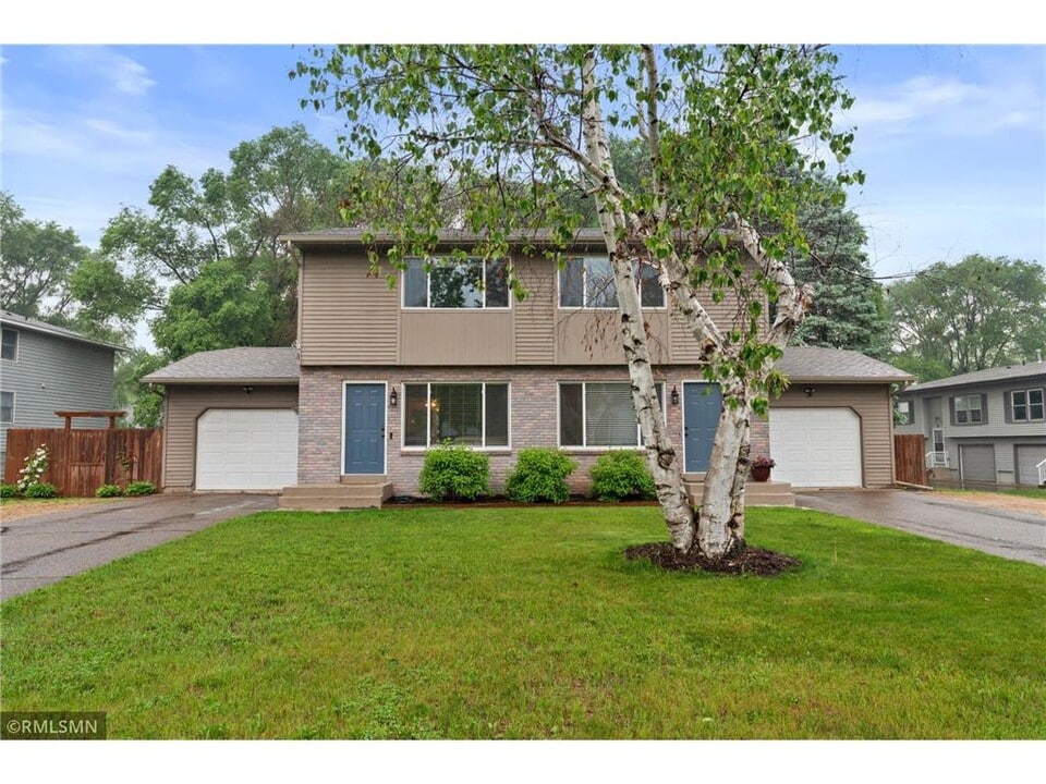 751 Sandhill Point Rd in Hudson, WI - Building Photo
