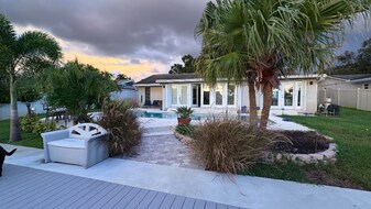 3954 14th Ln NE in St. Petersburg, FL - Building Photo